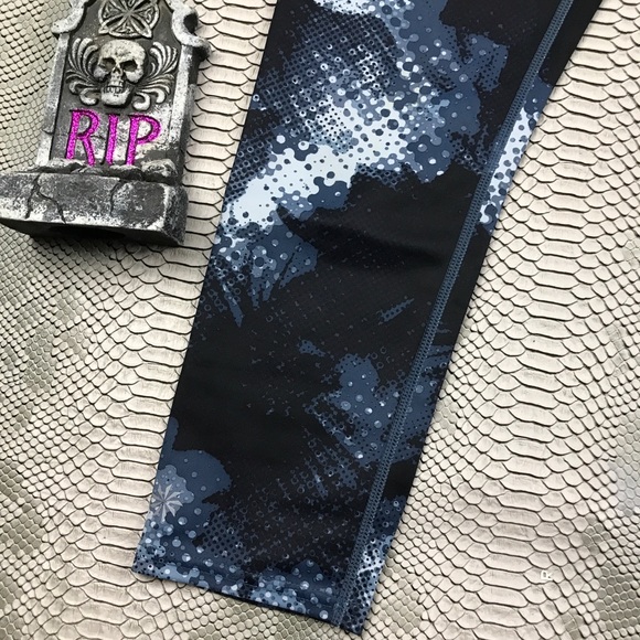 4FOR25 Athleta blue white tye dye dot workout leggings - Picture 2 of 7